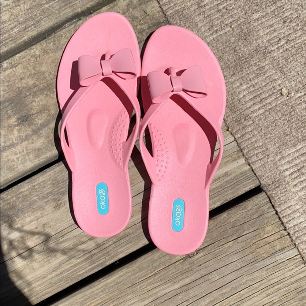 OkaB size 9 light pink flip flop. Brand New